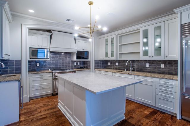 2525 N PEARL Street 1201, Dallas, TX 75201