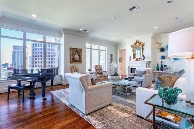 2525 N PEARL Street 1201, Dallas, TX 75201