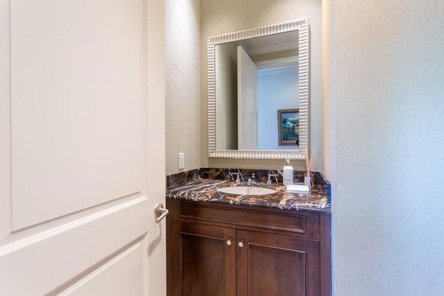 2525 N PEARL Street 1201, Dallas, TX 75201