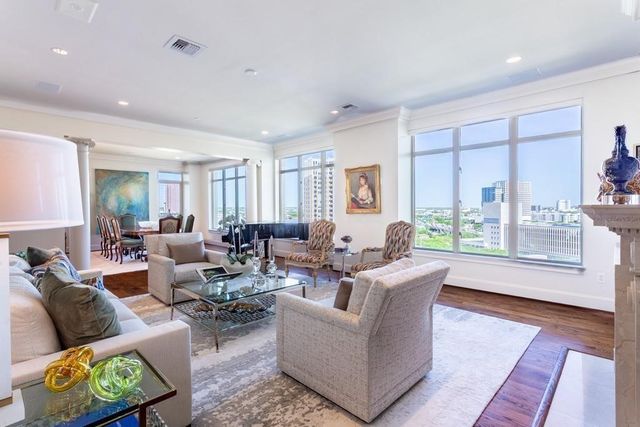 2525 N PEARL Street 1201, Dallas, TX 75201