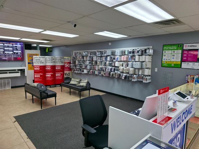 16541 W Warren Avenue, Detroit, MI 48228