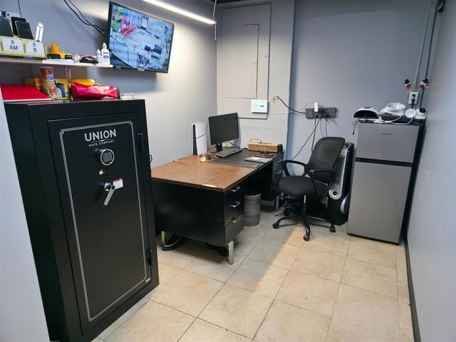 16541 W Warren Avenue, Detroit, MI 48228