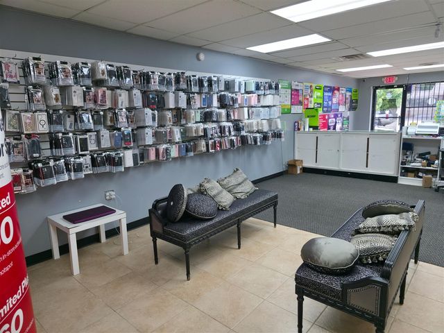 16541 W Warren Avenue, Detroit, MI 48228