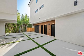 6210 Banner Avenue 1/2, Los Angeles, CA 90038