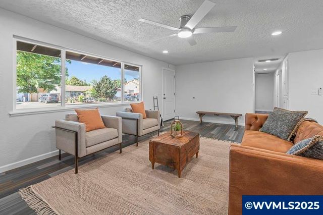 611 NE Bockes Lp, Sheridan, OR 97378