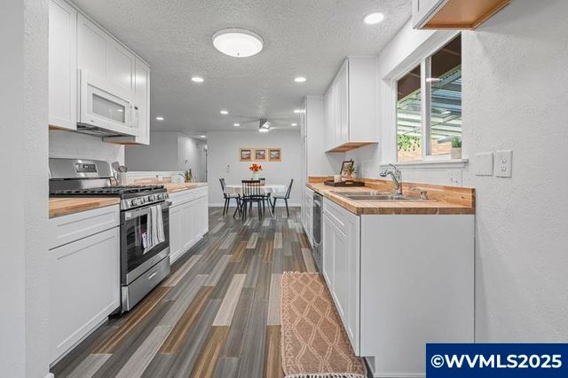 611 NE Bockes Lp, Sheridan, OR 97378