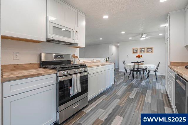 611 NE Bockes Lp, Sheridan, OR 97378