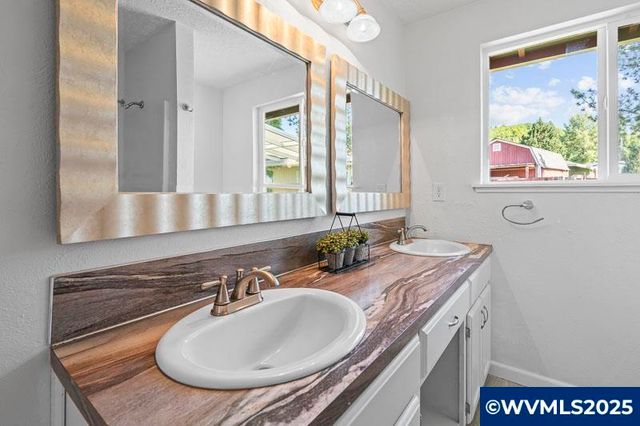 611 NE Bockes Lp, Sheridan, OR 97378