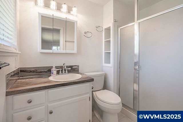 611 NE Bockes Lp, Sheridan, OR 97378