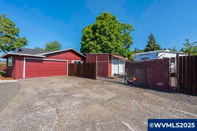 611 NE Bockes Lp, Sheridan, OR 97378