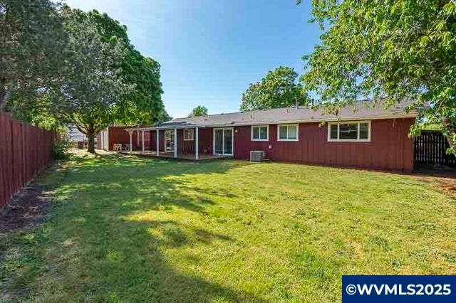 611 NE Bockes Lp, Sheridan, OR 97378