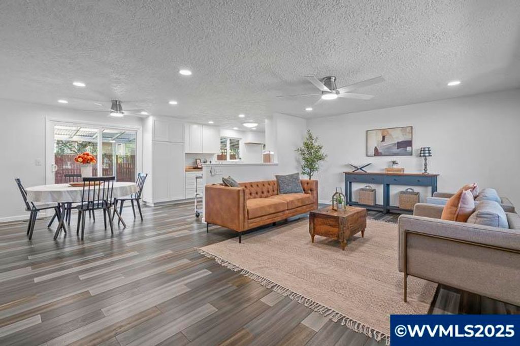 Image 15 of property listing at 611 NE Bockes Lp, Sheridan, OR 97378