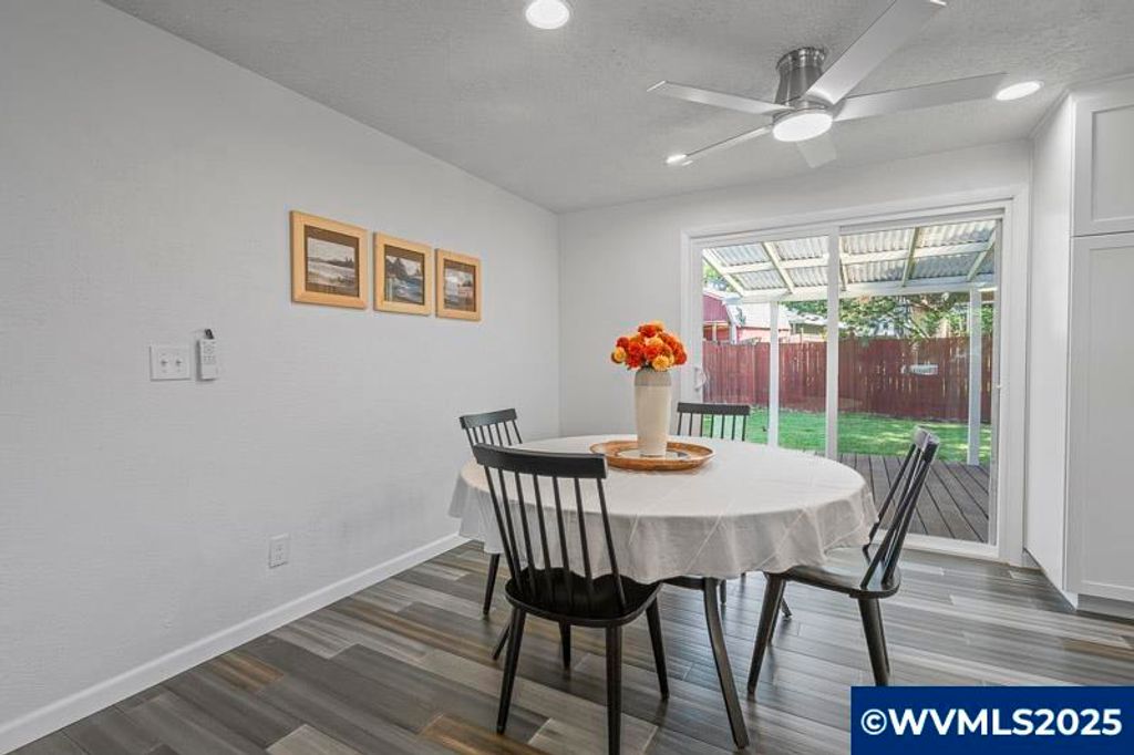 Image 20 of property listing at 611 NE Bockes Lp, Sheridan, OR 97378