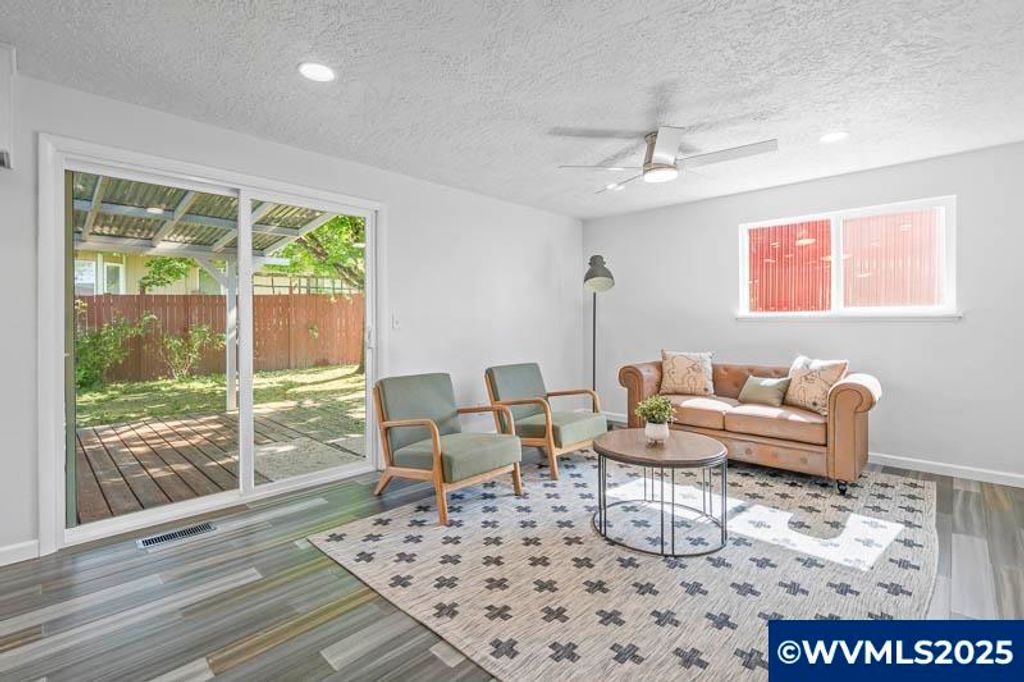 Image 30 of property listing at 611 NE Bockes Lp, Sheridan, OR 97378