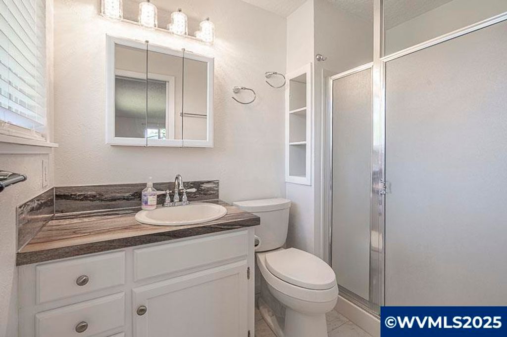 Image 37 of property listing at 611 NE Bockes Lp, Sheridan, OR 97378