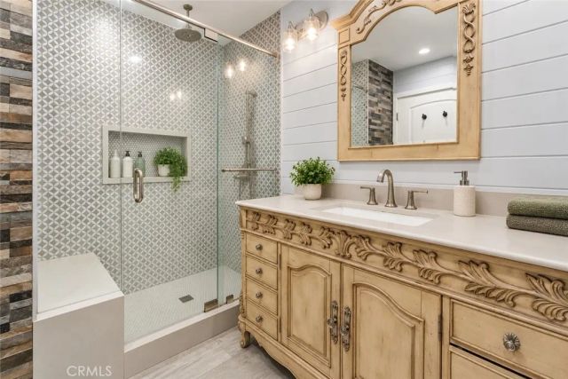 6924 Gaviota Avenue, Van Nuys, CA 91406