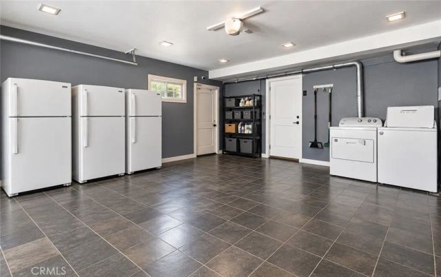 6924 Gaviota Avenue, Van Nuys, CA 91406