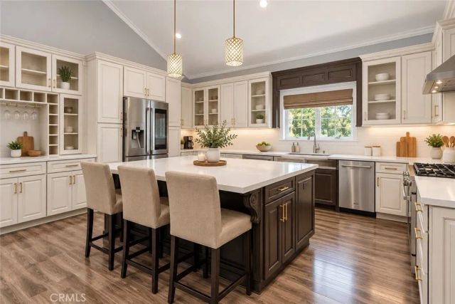 6924 Gaviota Avenue, Van Nuys, CA 91406