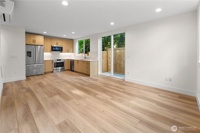 615 18th Avenue E, Seattle, WA 98112