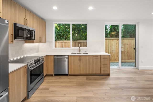 615 18th Avenue E, Seattle, WA 98112
