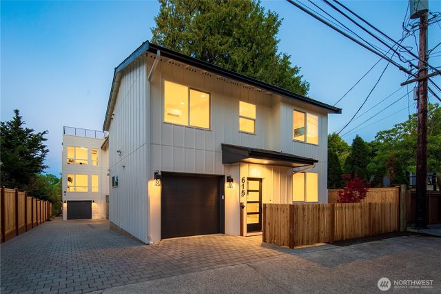 615 18th Avenue E, Seattle, WA 98112