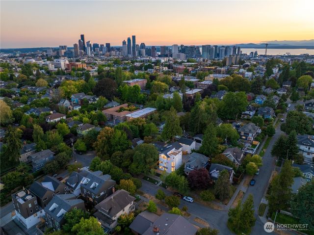 615 18th Avenue E, Seattle, WA 98112