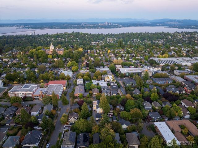 615 18th Avenue E, Seattle, WA 98112