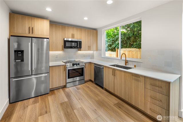 615 18th Avenue E, Seattle, WA 98112
