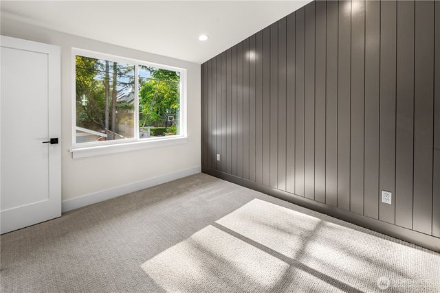 615 18th Avenue E, Seattle, WA 98112