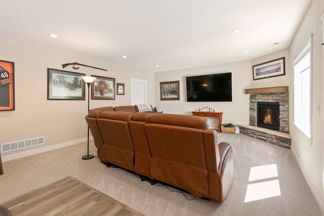 1010 Harrington Way, Waukee, IA 50263