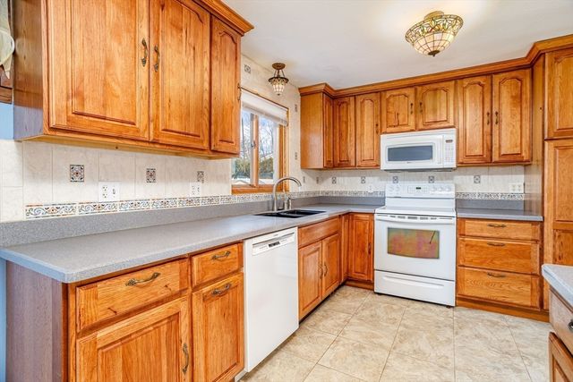 65 Gordon Street, Leominster, MA 01453