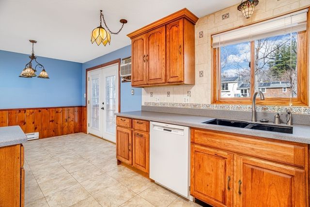 65 Gordon Street, Leominster, MA 01453