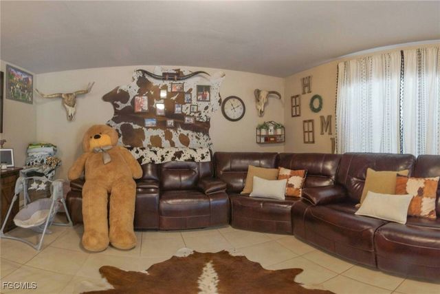 8015 Sandalwood CIR, Labelle, FL 33935