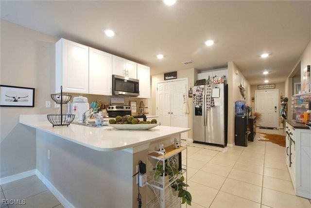 8015 Sandalwood CIR, Labelle, FL 33935