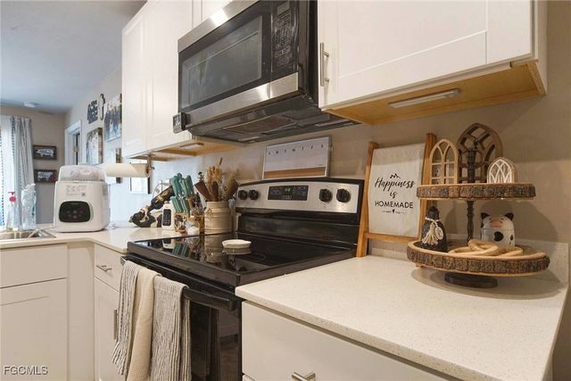 8015 Sandalwood CIR, Labelle, FL 33935