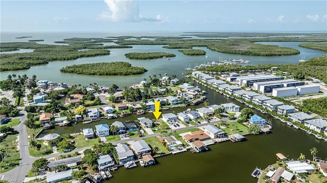 574 Coconut AVE S, Goodland, FL 34140