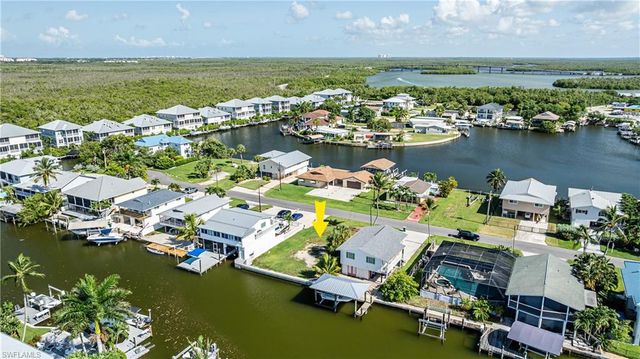 574 Coconut AVE S, Goodland, FL 34140