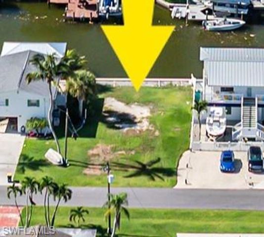 574 Coconut AVE S, Goodland, FL 34140