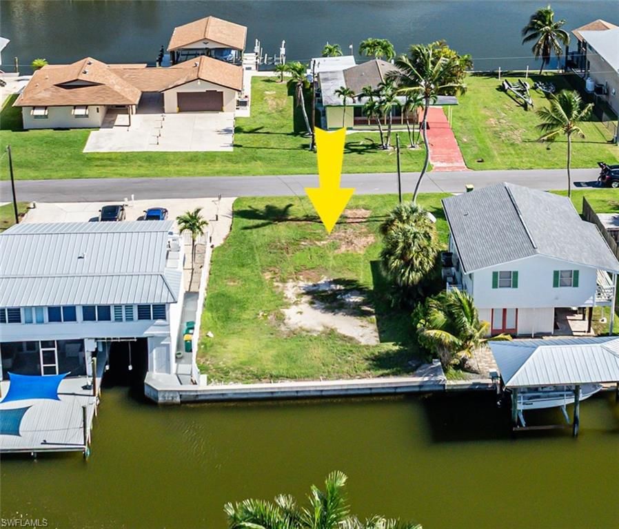 574 Coconut AVE S, Goodland, FL 34140