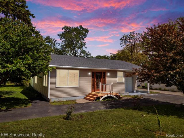 7969 Richardson Road, West Bloomfield Charter Township, MI 48323