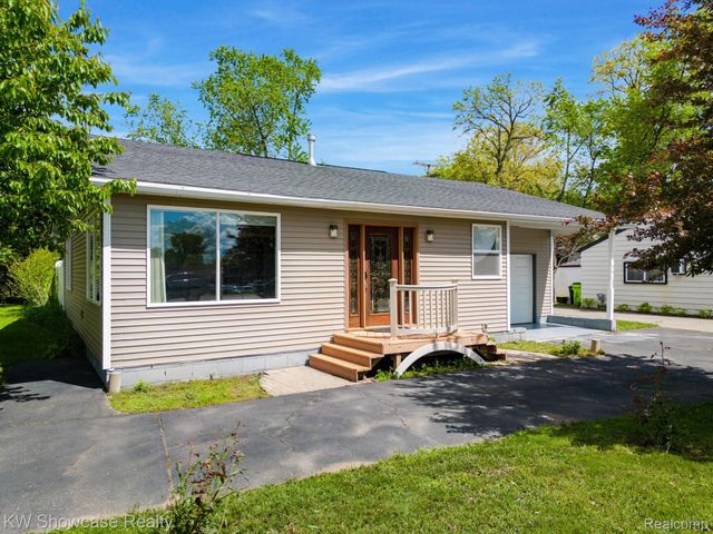 7969 Richardson Road, West Bloomfield Charter Township, MI 48323