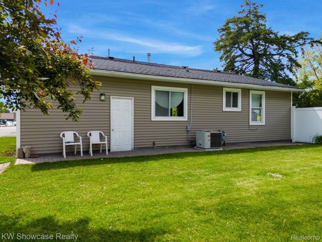 7969 Richardson Road, West Bloomfield Charter Township, MI 48323