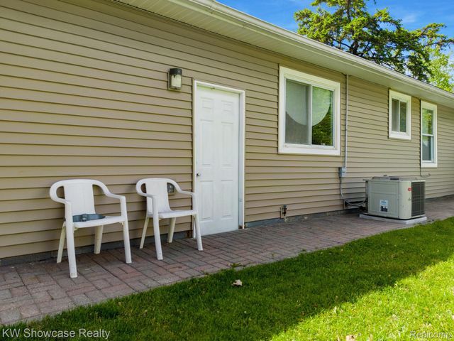 7969 Richardson Road, West Bloomfield Charter Township, MI 48323