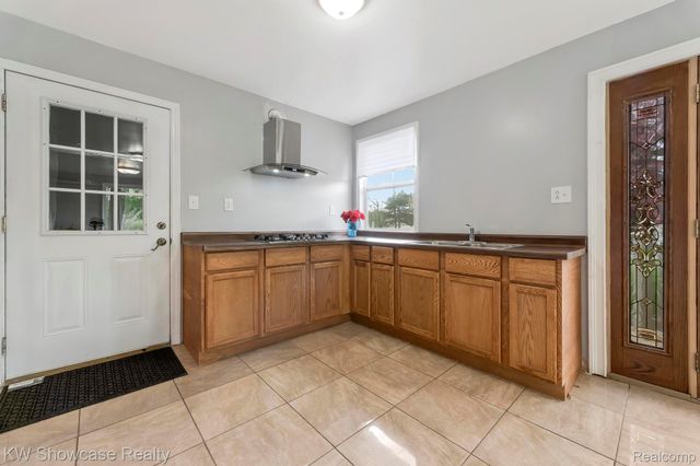 7969 Richardson Road, West Bloomfield Charter Township, MI 48323