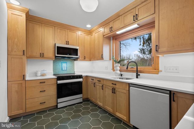 8 SPRINGVALE LN, Silver Spring, MD 20910