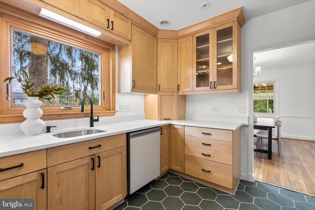 8 SPRINGVALE LN, Silver Spring, MD 20910