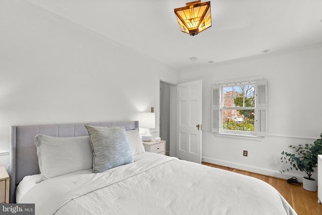 8 SPRINGVALE LN, Silver Spring, MD 20910