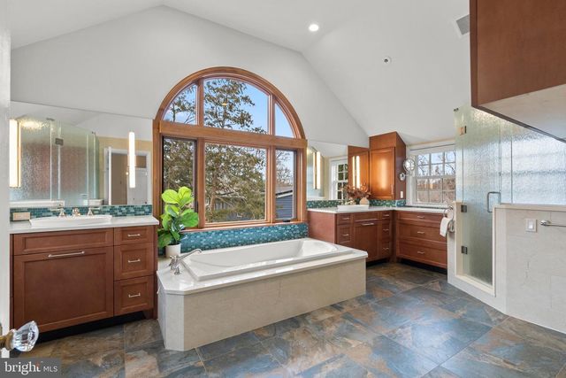 8 SPRINGVALE LN, Silver Spring, MD 20910