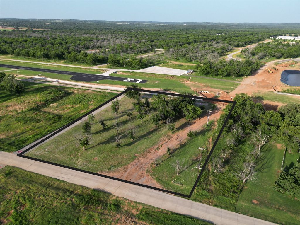 7025 Gulfstream Drive, Granbury, TX 76049