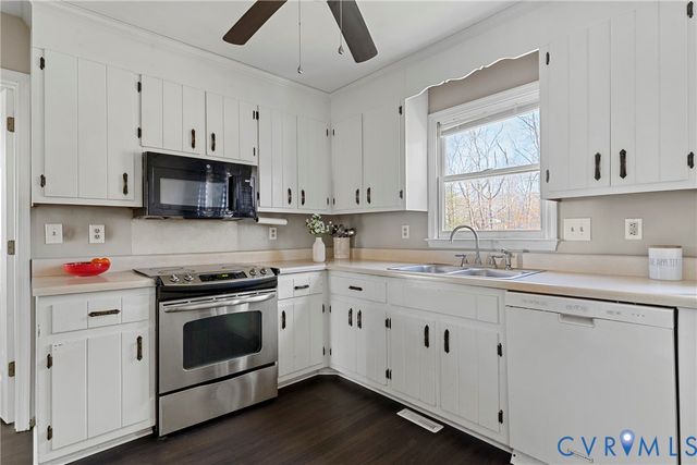 14205 Sonnenburg Dr, Chester, VA 23831